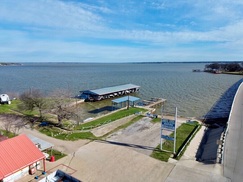 More Photos Of 1106 E Cedar Creek Pky, Seven Points Service Station For Sale