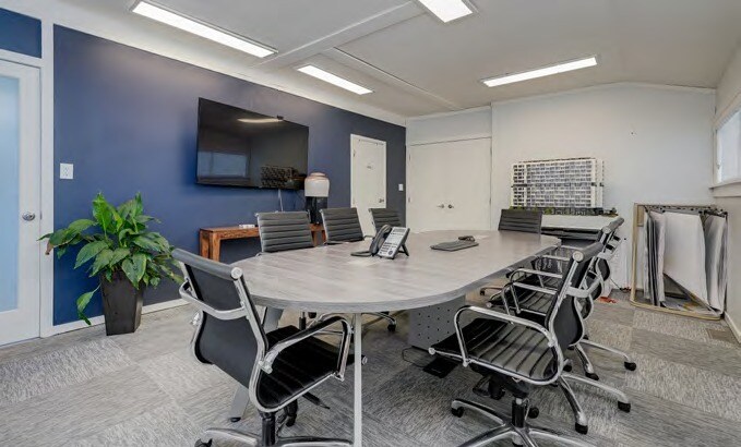 More Photos Of 4520 W Saanich Rd, Victoria Office For Sale