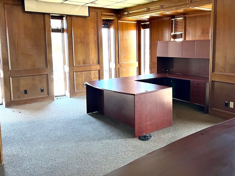 More Photos Of 8909 Jackrabbit Rd, Houston Unknown For Lease