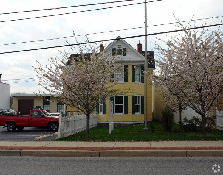 More Photos Of 10542 Metropolitan Ave, Kensington Office For Lease