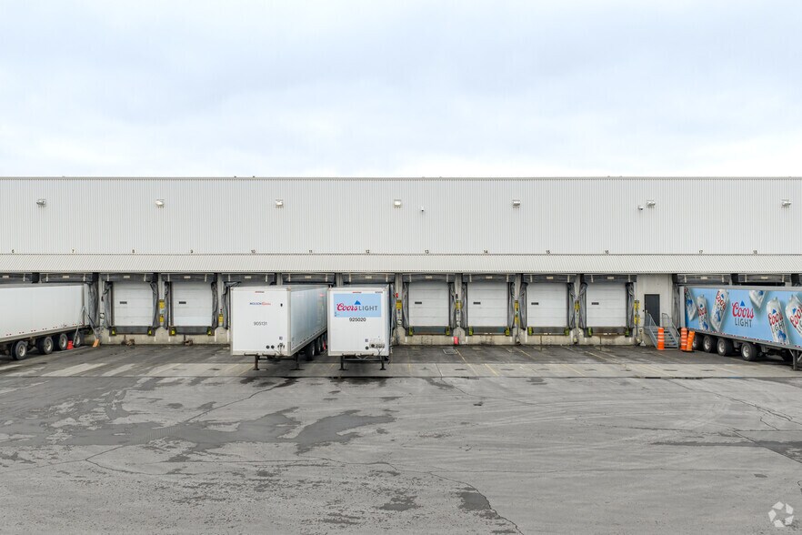 More Photos Of 1601 Rue Dickson, Montréal Distribution For Lease