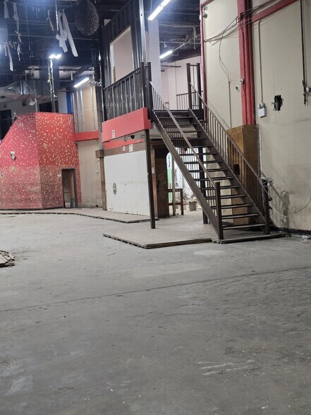 More Photos Of 1020 E 48th St, Brooklyn Warehouse For Lease