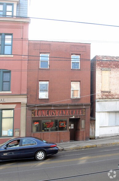 Primary Photo Of 826 E Warrington Ave, Pittsburgh Bar For Lease