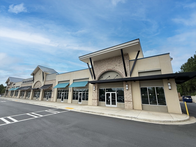 More Photos Of 310 Lanier Cir, Woodstock Storefront For Lease