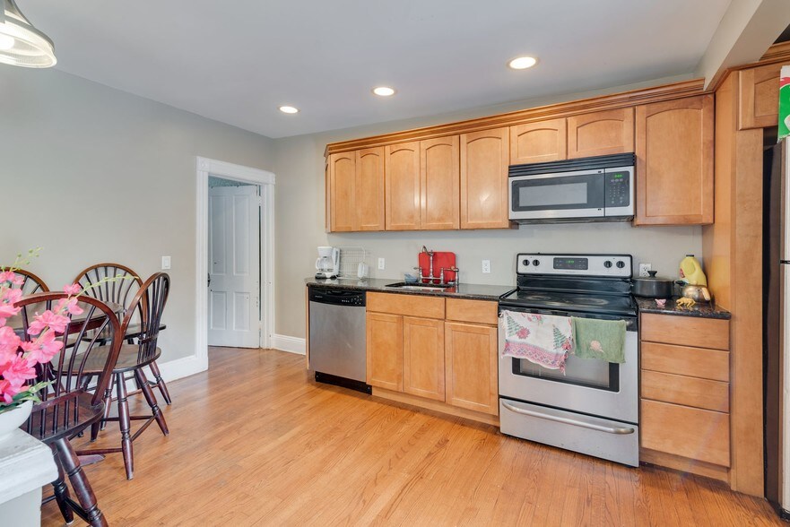 More Photos Of 53 Audrey Ave, Oyster Bay Storefront Retail Residential For Sale
