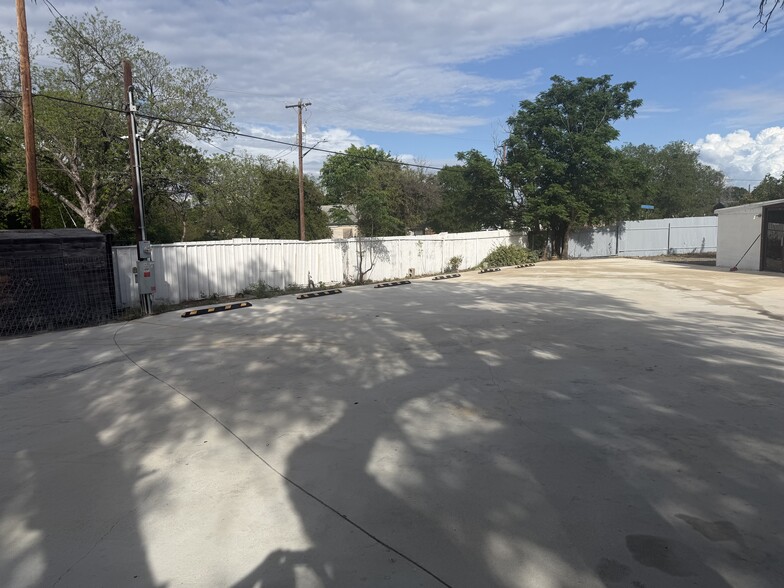 More Photos Of 418 Vine St, San Antonio Office Residential For Sale