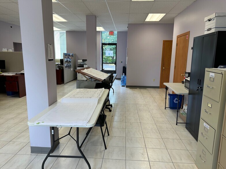 More Photos Of 126 Franklin St, Torrington Light Manufacturing For Sale