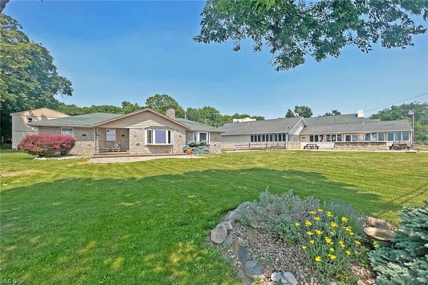 More Photos Of 504 W Lakeshore Dr, Kelleys Island Restaurant For Sale