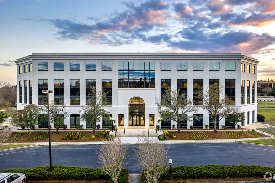 More Photos Of 9144 Arrowpoint Blvd, Charlotte Office For Lease