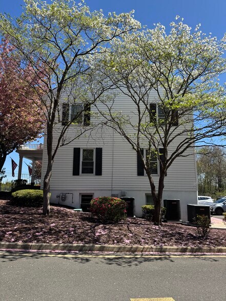 More Photos Of 1045 Sally Ike Rd, Brick Medical For Sale