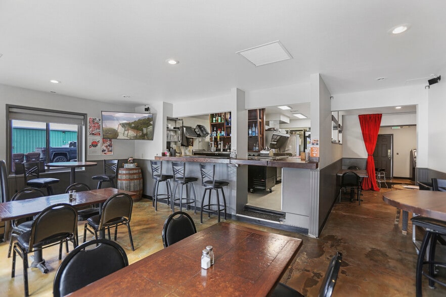 More Photos Of 31815 E Historic Columbia RI Hwy, Troutdale Convenience Store For Sale