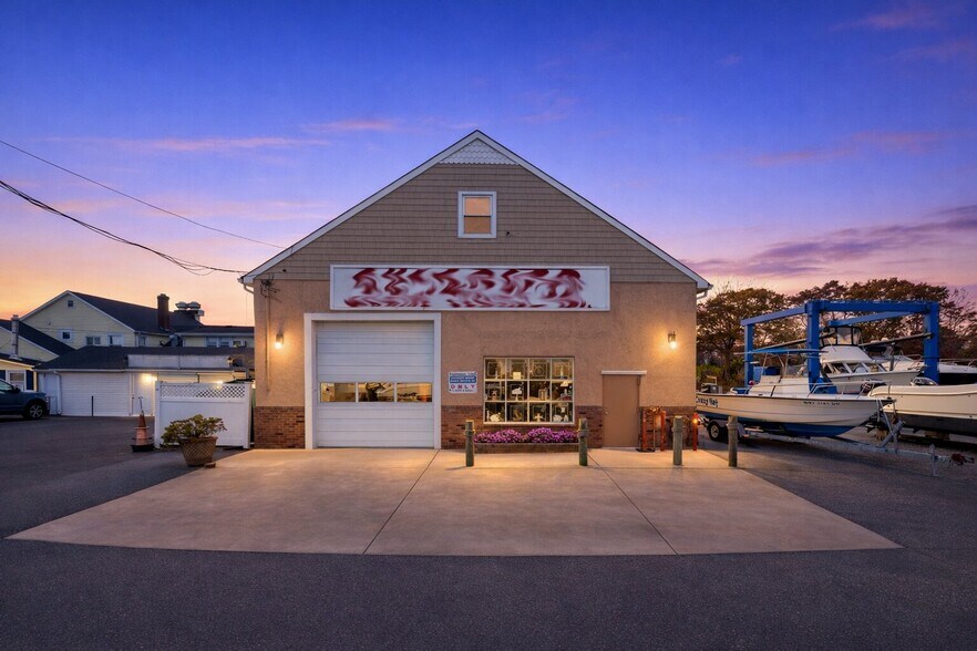 More Photos Of Suffolk County, Bay Shore Marina For Sale