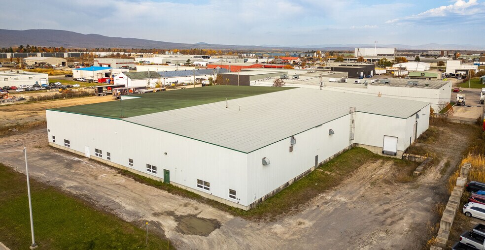More Photos Of 121 Rue De Naples, Saint-Augustin-de-Desmaures Warehouse For Lease