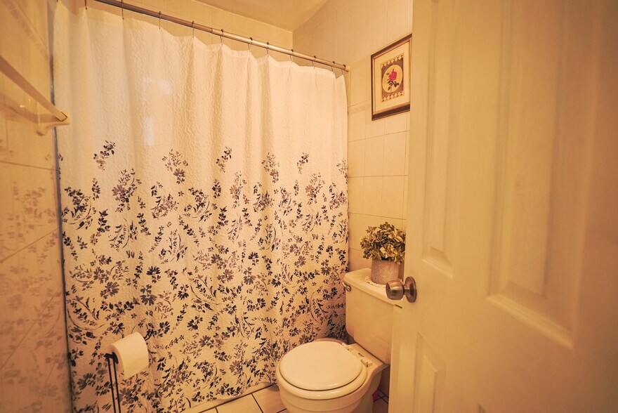 More Photos Of 221 E 9th St, Hialeah Office Residential For Sale