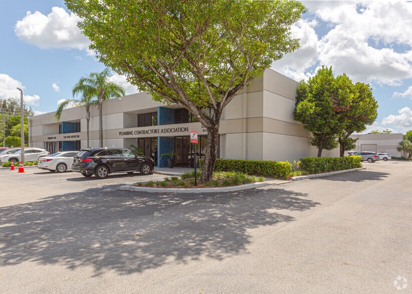 More Photos Of 4808-4848 SW 72nd Ave, Miami Showroom For Lease