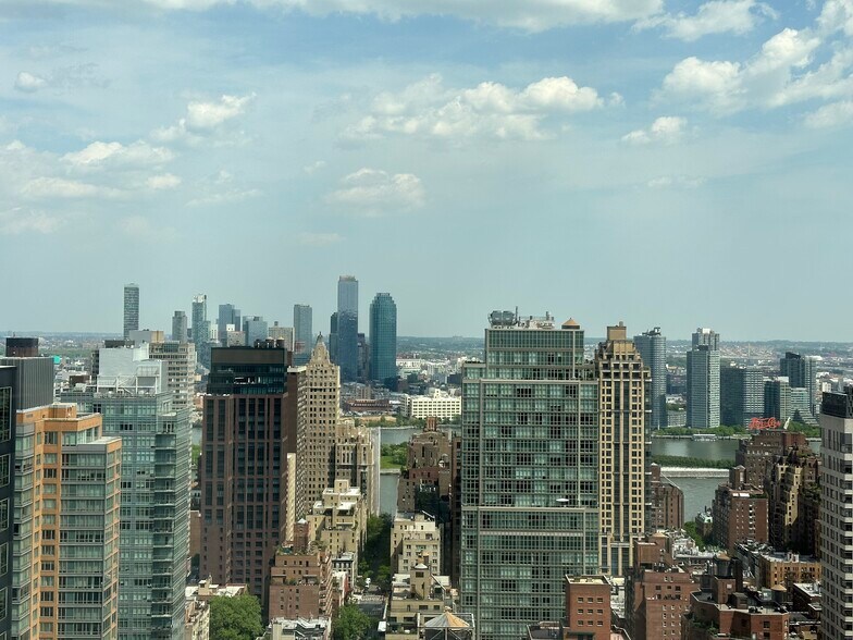 More Photos Of 150 E 52nd St, New York Office For Lease