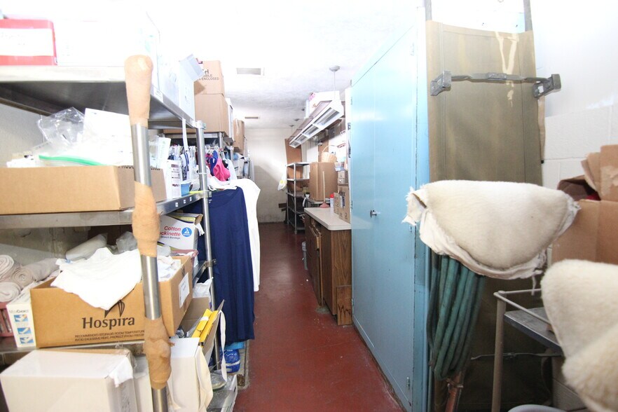 More Photos Of 2900 Belmont Ave, Youngstown Office For Sale