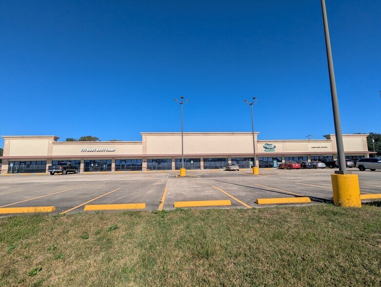 More Photos Of 421 S Memorial Fwy, Nederland Unknown For Lease