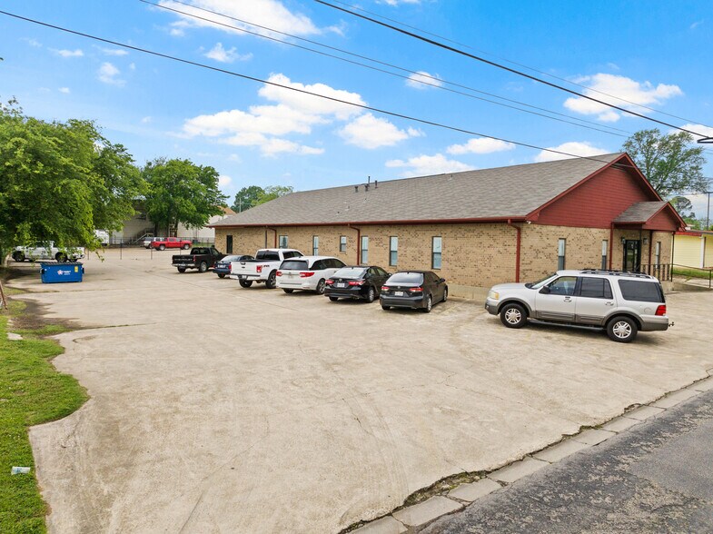 More Photos Of 107 E 11th St, Mount Pleasant Office For Sale