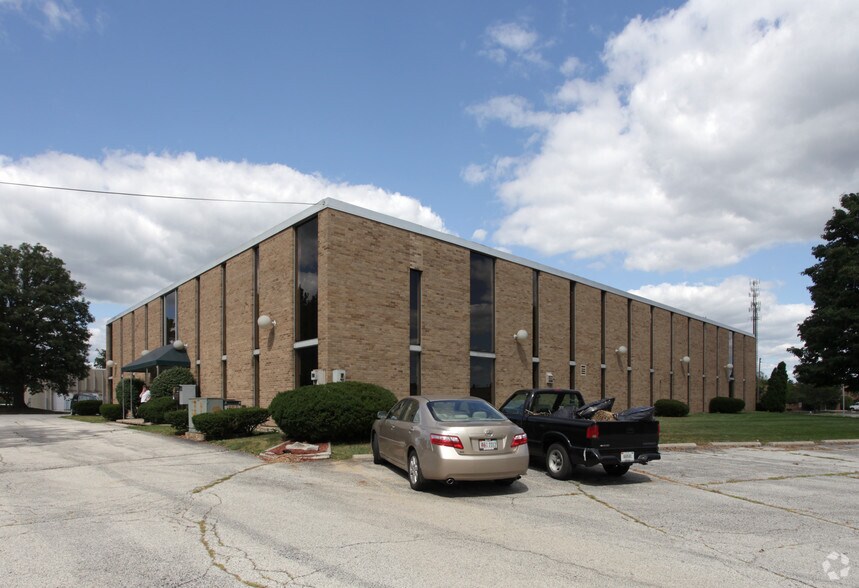 More Photos Of 1657 Commerce Dr, South Bend Coworking Space