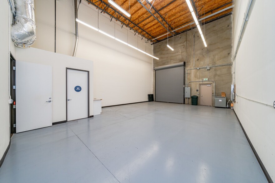 More Photos Of 16190-16220 Scientific Way, Irvine Warehouse For Lease
