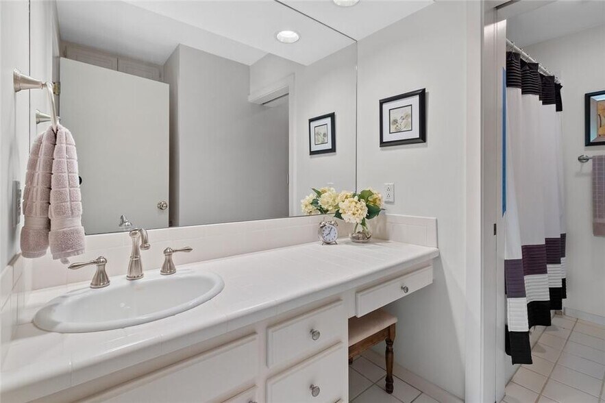 More Photos Of 1051 Peterson Dr, Decatur Specialty For Sale