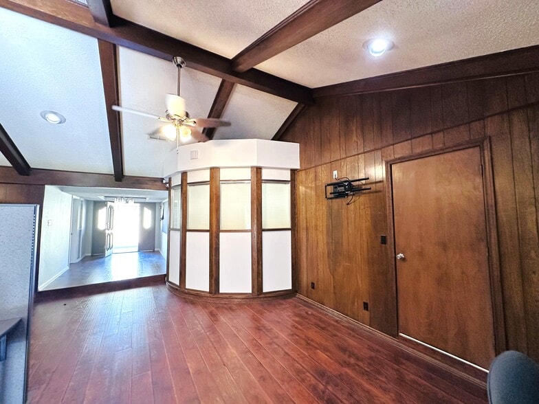 More Photos Of 722 E Wheatland Rd, Duncanville Office For Sale