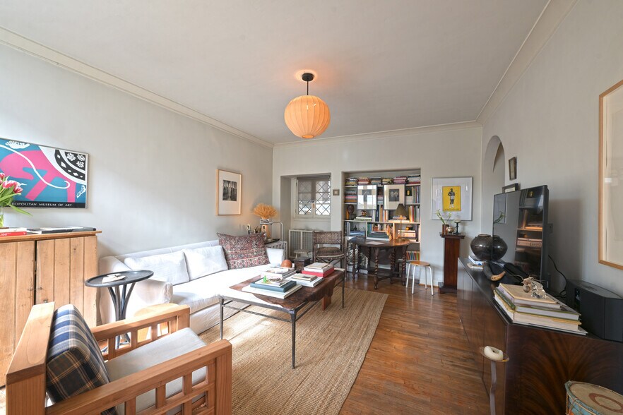 More Photos Of 2636 N Beachwood Dr, Los Angeles Apartments For Sale