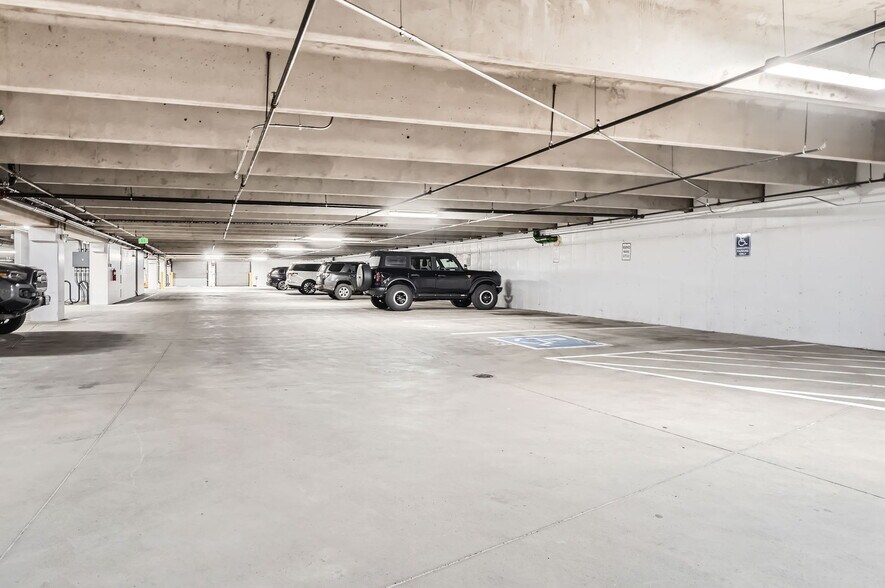 More Photos Of 8310 S Valley Hwy, Englewood Office For Lease