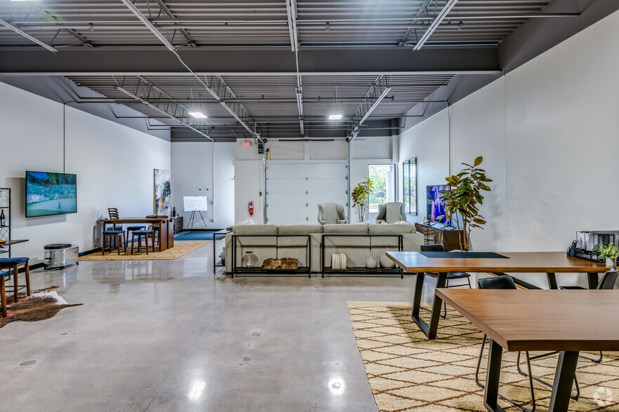 More Photos Of 8949 N Deerbrook Trl, Brown Deer Light Distribution For Sale