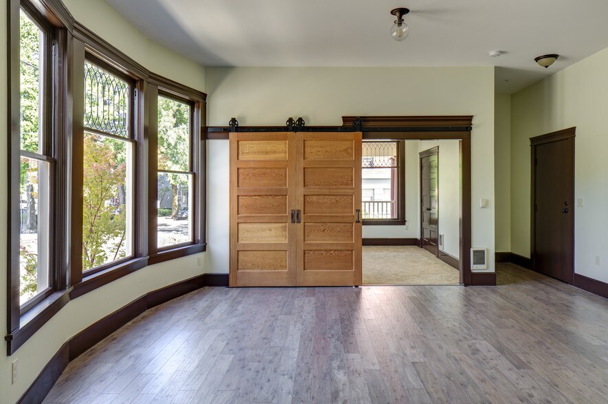 More Photos Of 1634 NW Everett St, Portland Apartments For Sale