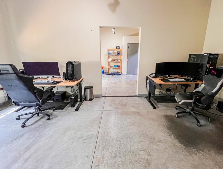 More Photos Of 202 Bendix Dr, Taos Distribution For Sale