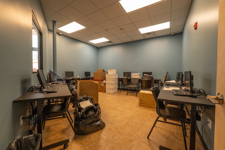 More Photos Of 24 Main St, Toms River Bank For Lease