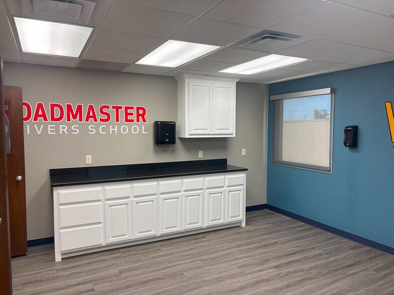 More Photos Of 5801 SW 11th St, Oklahoma City Service For Lease