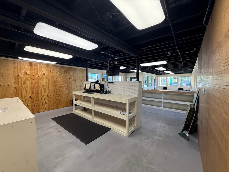 More Photos Of 1002 E Hillsborough Ave, Tampa Storefront For Sale