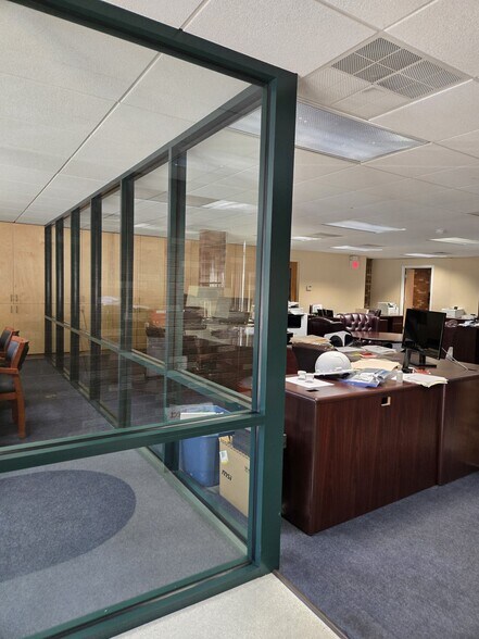 More Photos Of 190 Parish Dr, Wayne Office For Lease