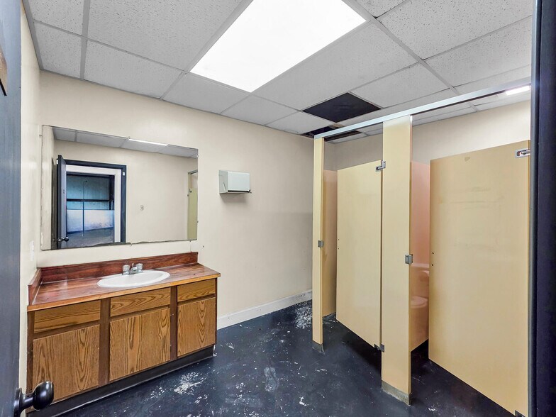 More Photos Of 7387 TX-164 Hwy, Buffalo Warehouse For Lease