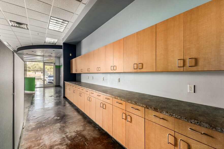 More Photos Of 5425 E Bell Rd, Scottsdale Medical For Lease