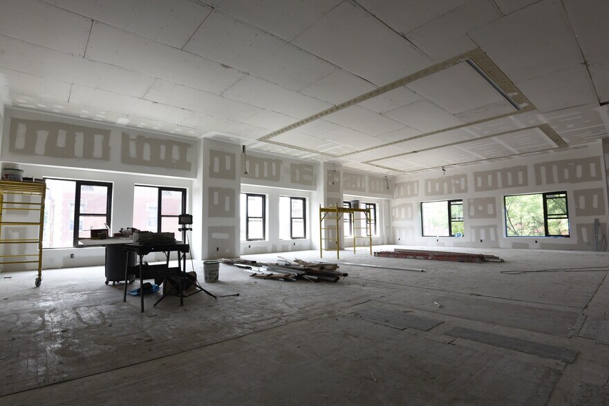 More Photos Of 694 Manhattan Ave, Brooklyn Storefront Retail Office For Lease