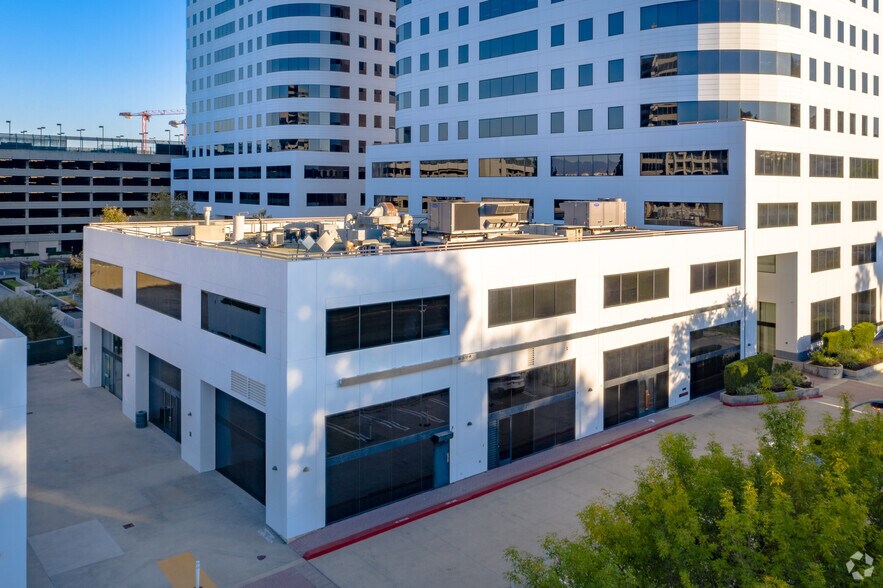 More Photos Of 6300 Canoga Ave, Woodland Hills Unknown For Lease