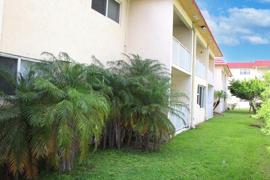 More Photos Of 5850-5890 NW 17th Plz, Sunrise Apartments For Sale