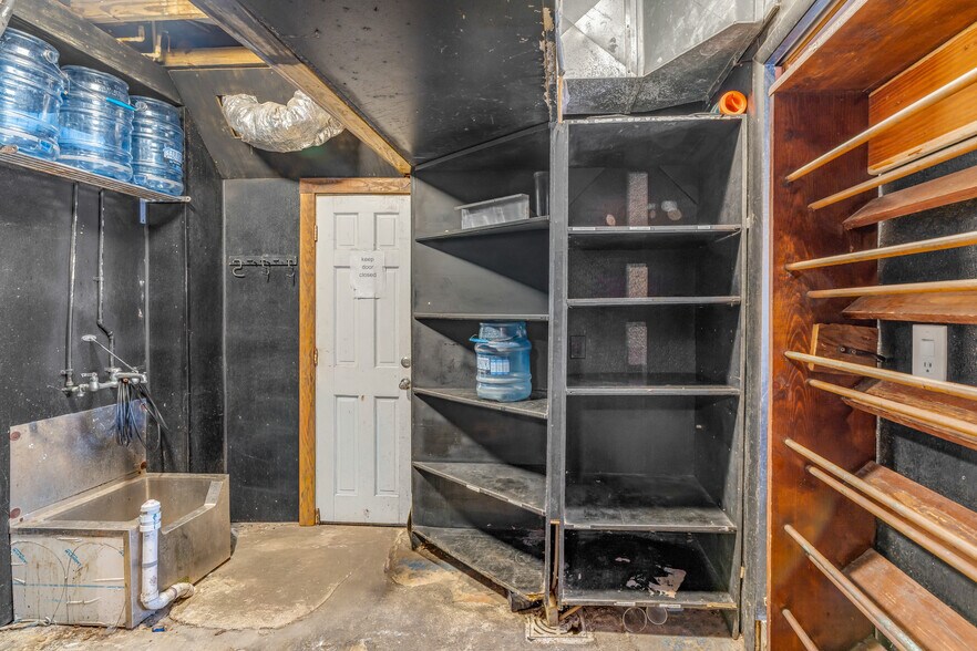 More Photos Of 135 Duval St, Key West Bar For Lease