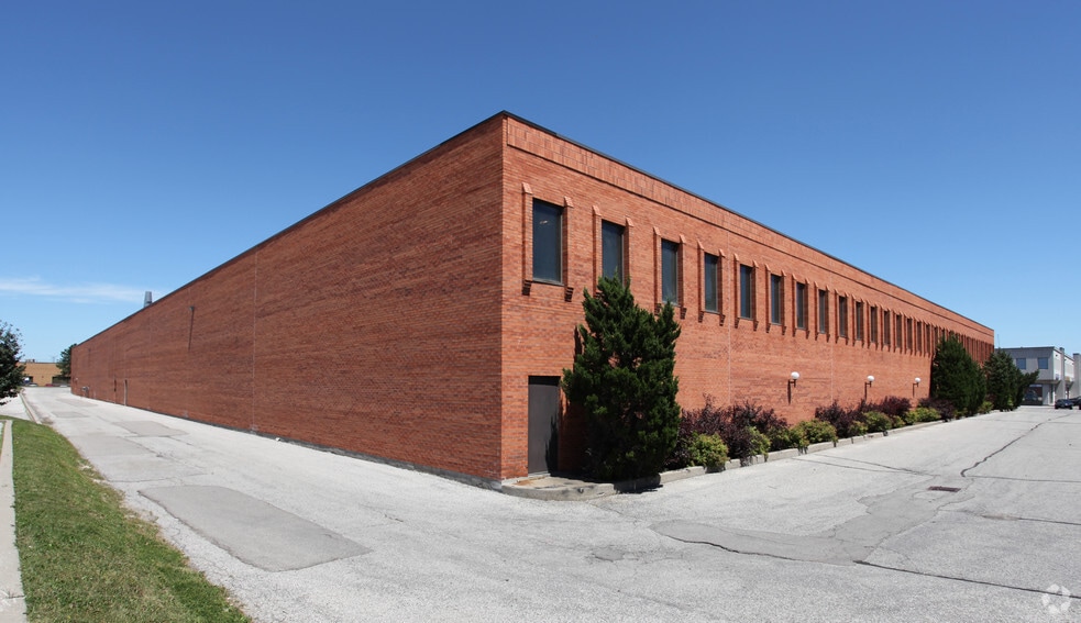 More Photos Of 1800 Steeles Ave W, Vaughan Warehouse For Lease