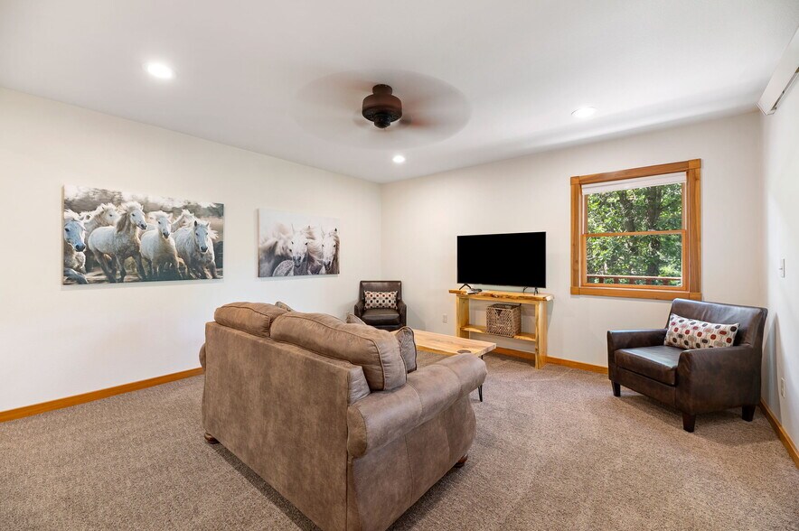 More Photos Of 10888 Rimrock Pl, Spearfish Hotel For Sale