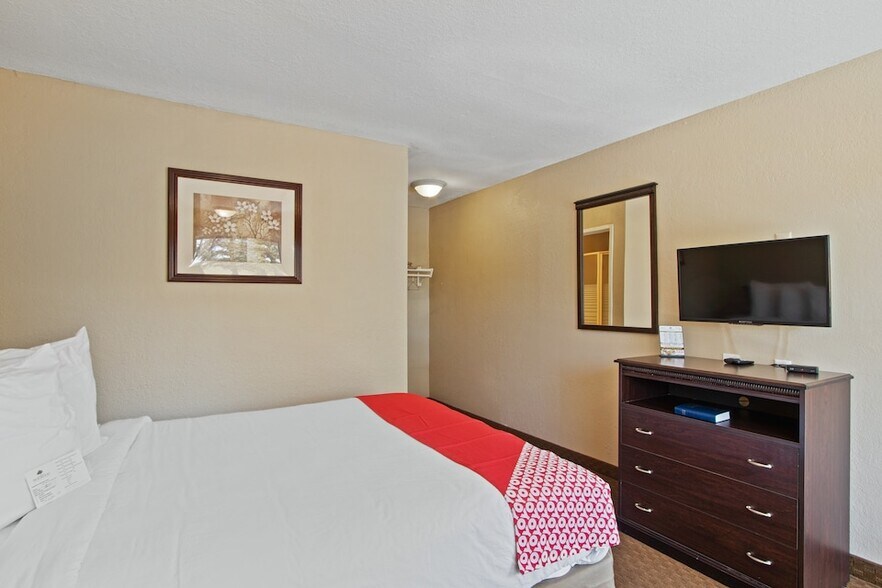More Photos Of 4071 US 17, Richmond Hill Hotel For Sale