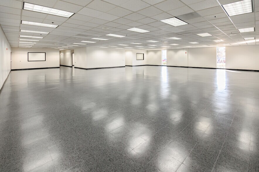 More Photos Of 2551 Santa Fe Ave, Redondo Beach Light Manufacturing For Sale