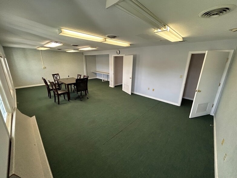 More Photos Of 15501 Munn Rd, Cleveland Office For Lease
