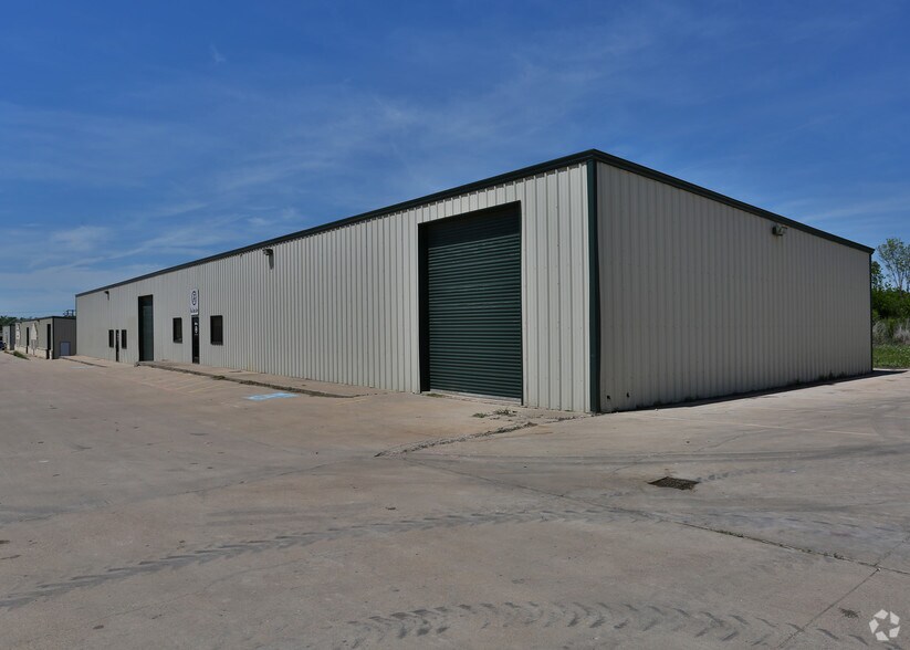 More Photos Of 1748 N Main St, Cleburne Unknown For Lease