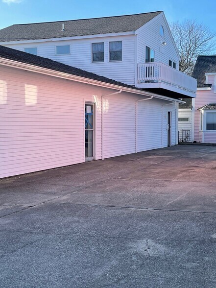 More Photos Of 574 Main St, Hyannis Storefront Retail Residential For Sale