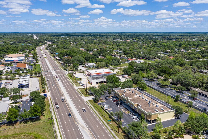 More Photos Of 3050 Alafaya Trl, Oviedo Freestanding For Lease